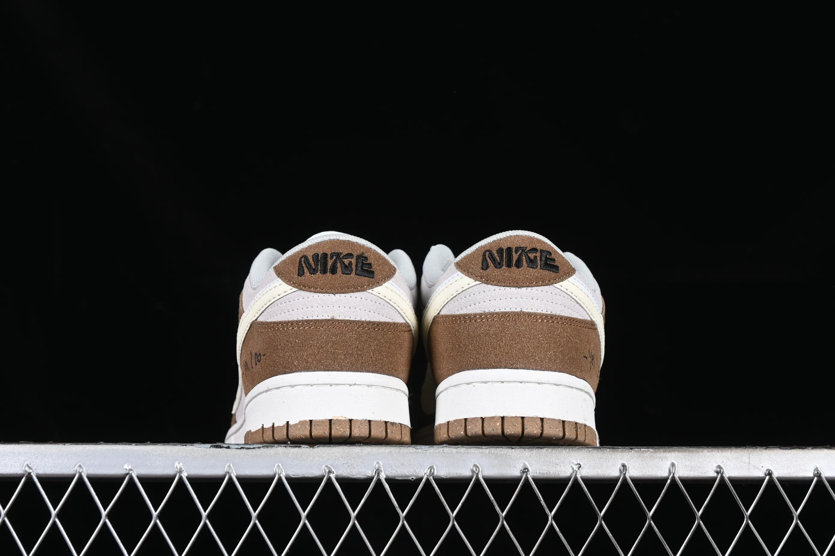 All Categories Nk SB Dunk Series Nk SB Dunk Low Low-top sneakers Cost-effective version Nk SB Dunk Low "85" double hook SB low-top sports and leisure sneakers DO9457-106